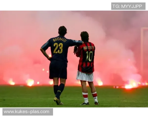 足球明星的精彩瞬间与赛场背后的故事分享